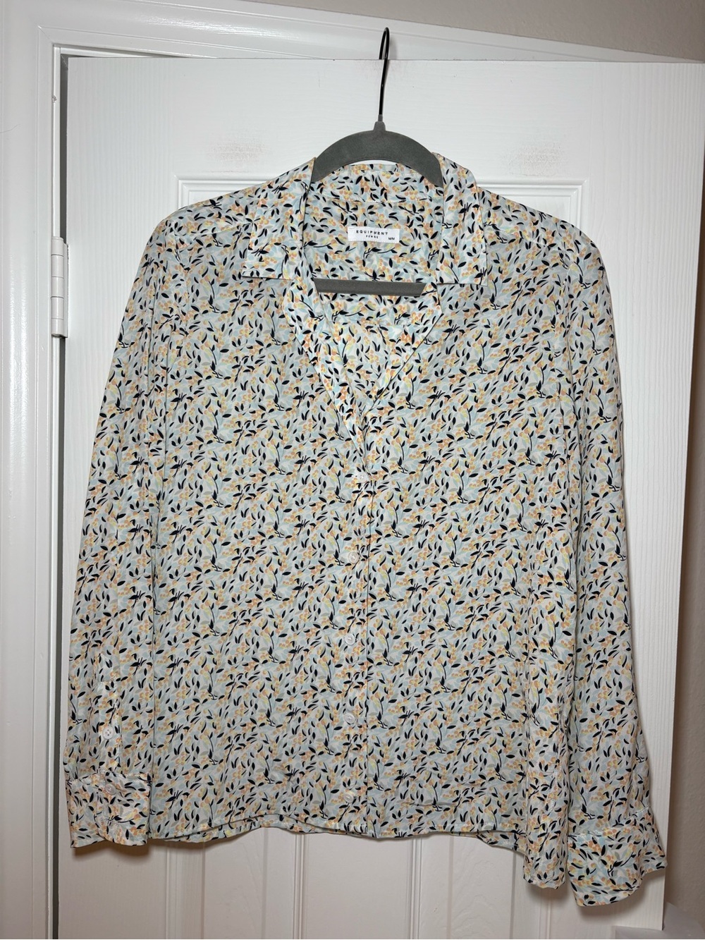 Equipment Femme Adalyn 100% Silk Floral Button Down Blouse Medium
